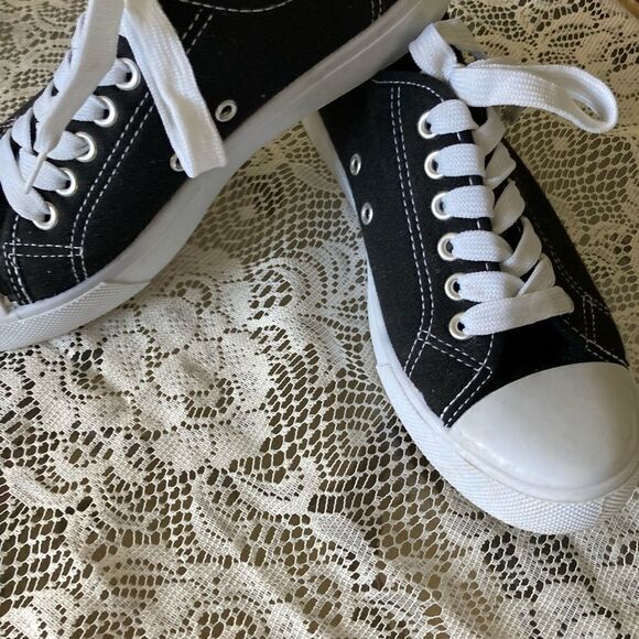 Bobbie Brooks sneakers Size 6 - Picture 9 of 11